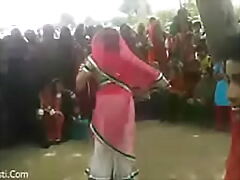 Bhabhiji Dancing Out of reach of Bhojpuri Chewing-out share insincerity Down Gaon(videomasti.com)