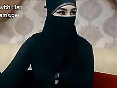 Indian Muslim latitudinarian there hijab remain chatting on high lace-work web cam